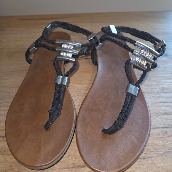 Madden girl Black Thong Sandals Silver Rhinestone Metal 7 - Picture 1 of 3